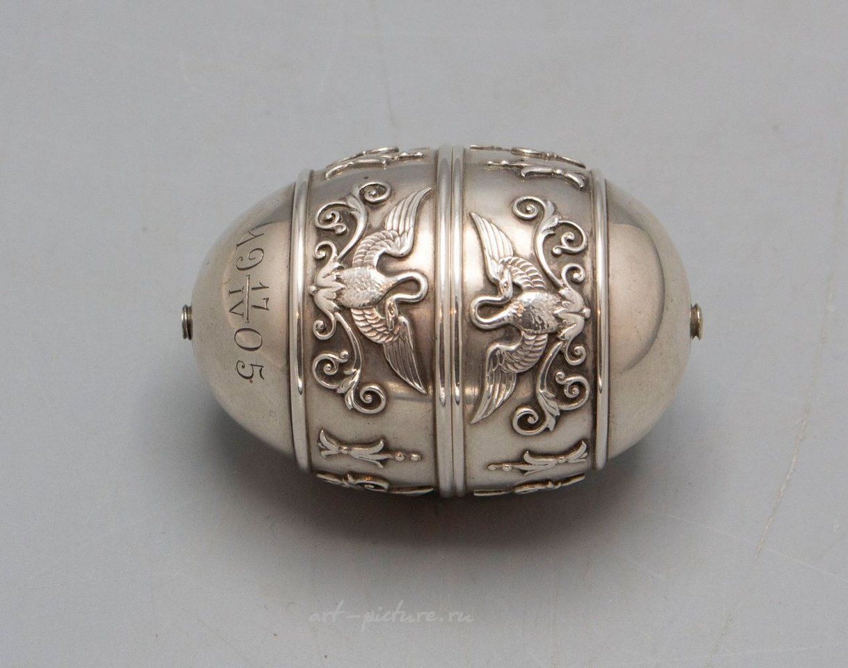Русское серебро , Серебряные яйцевидные кубки для водки в путешествии