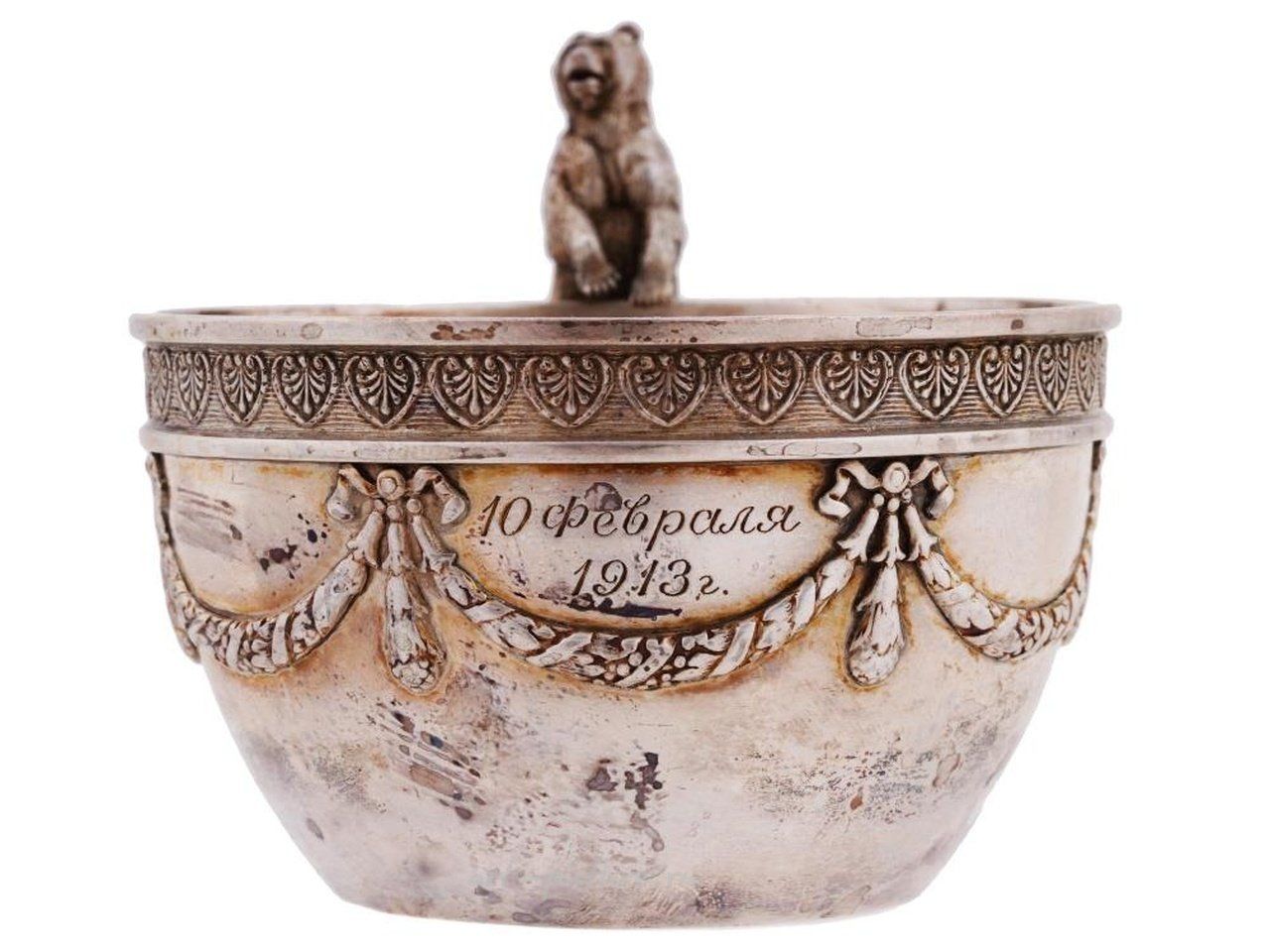 Русское серебро , Антикварная русская серебряная чашка с ручкой в виде медведя Фаберже