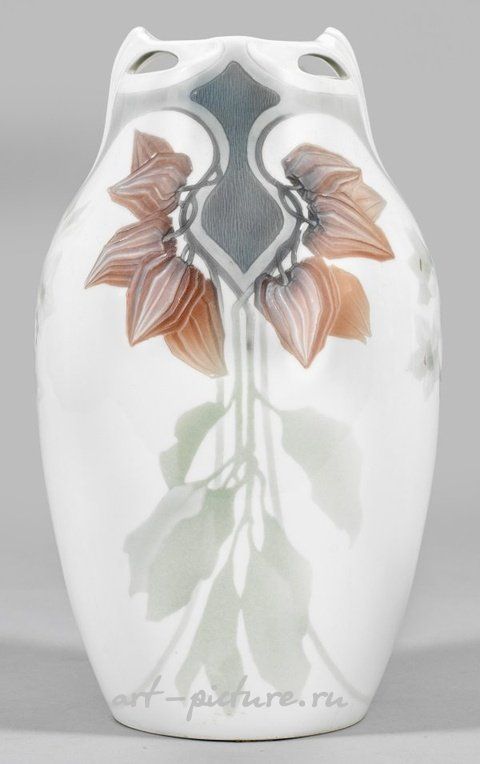 Ар-нуво ваза с цветочным узором в стиле югендстиль