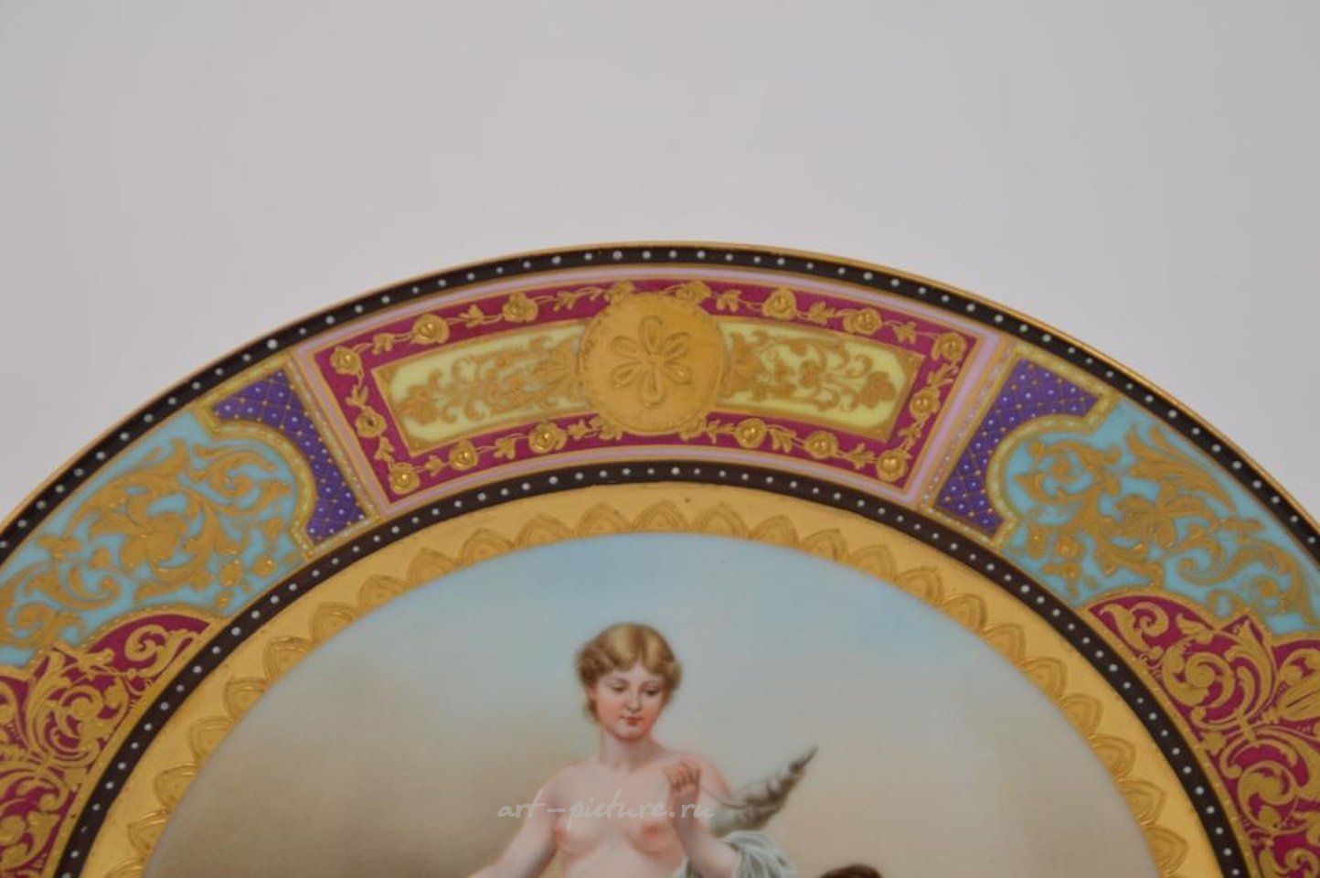 Royal Vienna , Фарфоровый шкафчик Венской мануфактуры с подписью художника