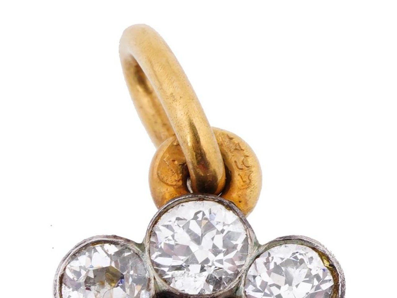 Русское серебро , Русская серебряная подвеска в форме яйца с золотым пурпурином