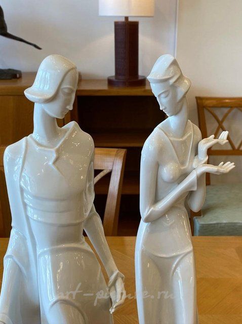 The sculptural composition "Prince and Princess" by Gerhard Schliepstein, Rosenthal.