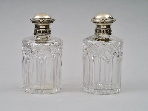 Русское серебро, Пара русских красиво украшенных серебряных фляг