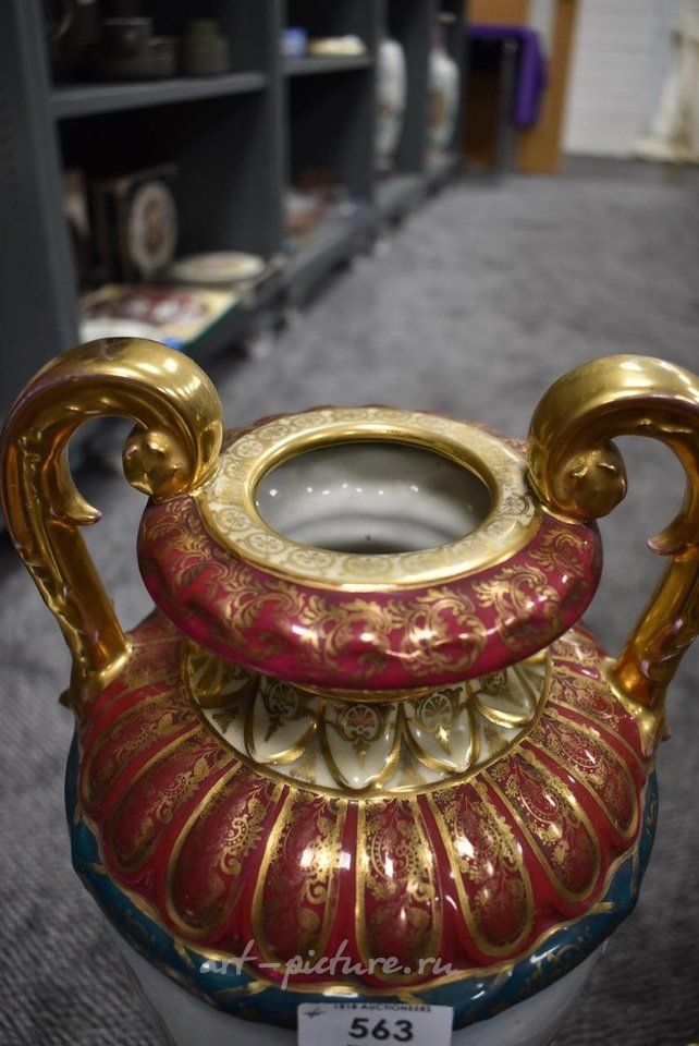 Royal Vienna , Впечатляющие урны с позолоченным декором от Royal Vienna