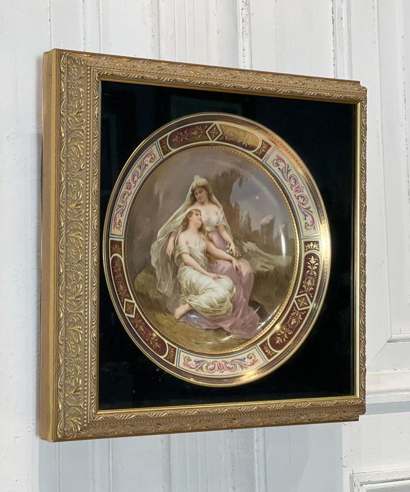 Royal Vienna , Тарелка с изображением двух богинь из Royal Vienna