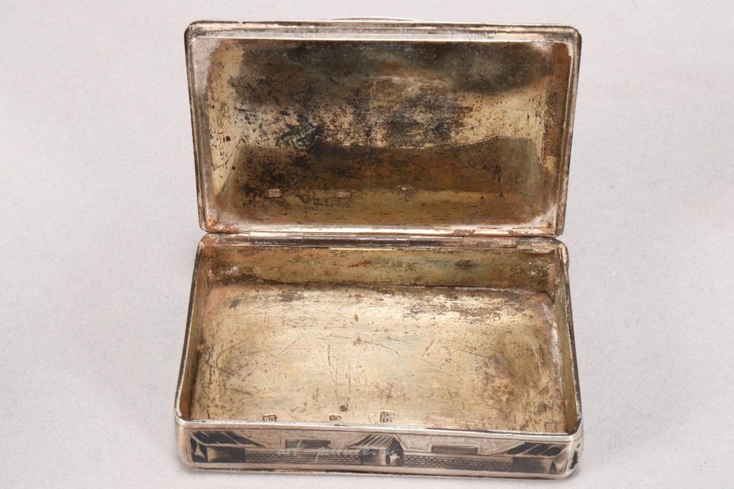 俄罗斯银 , 19世纪俄罗斯银Nielo鼻烟盒
