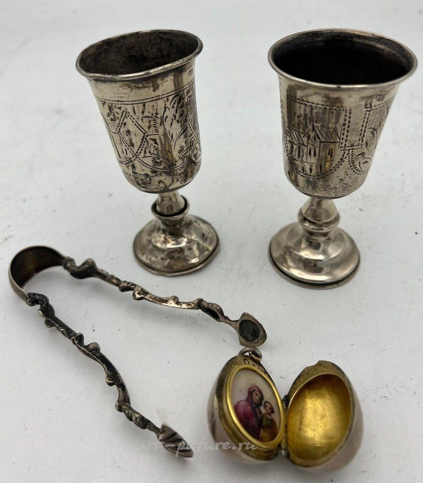 Русское серебро , Два миниатюрных бокала высотой 8,5 см, подвеску в форме яйца с изображением Богоматери с Младенцем