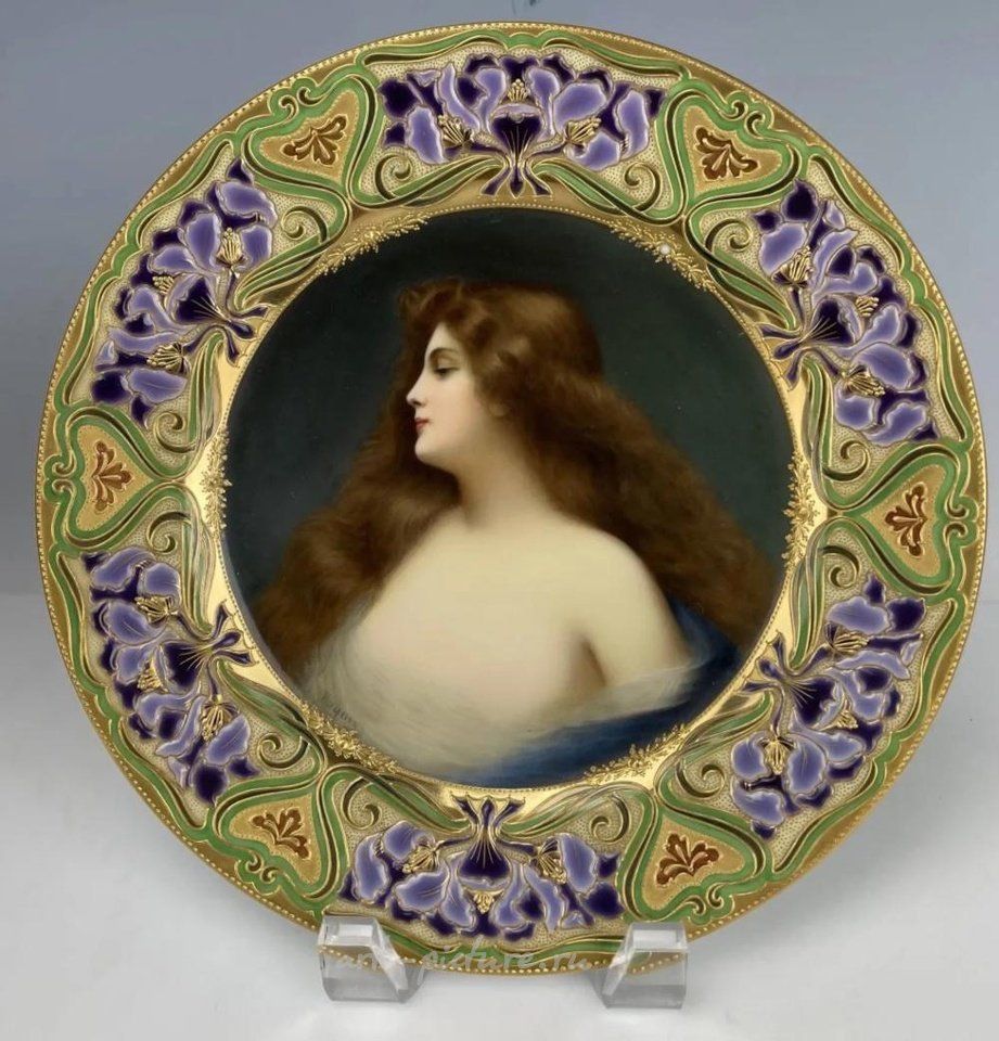 Royal Vienna Porcelain , A MAGNIFICENT ENAMELED ROYAL VIENNA PLATE